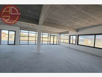 Local commercial 450m² à louer en R+1 à Saint-Lys
