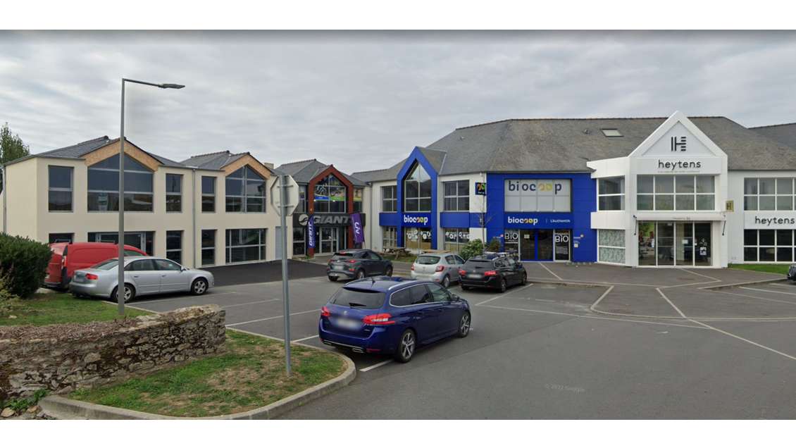 Loue local commercial 484m² Saint-Malo Retail park