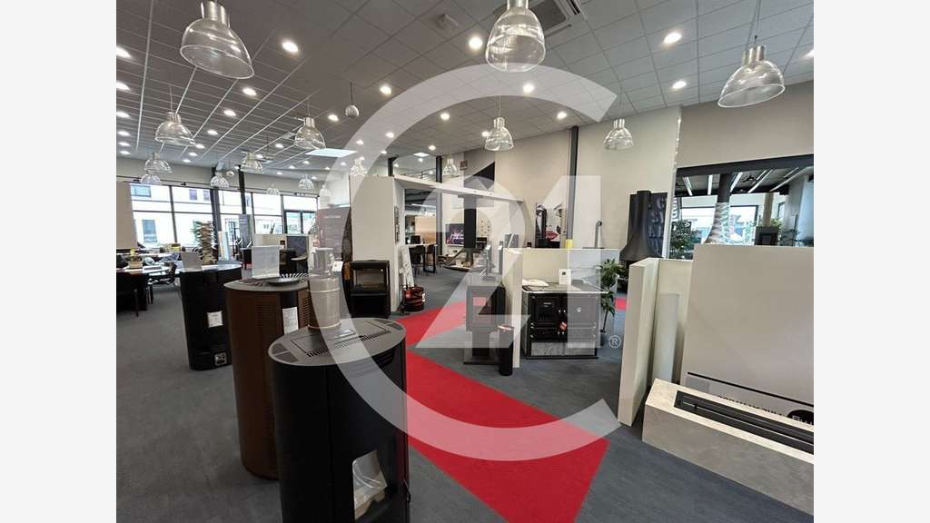 Cellule 440m² en ZC à Saint-Marcel-lès-Valence