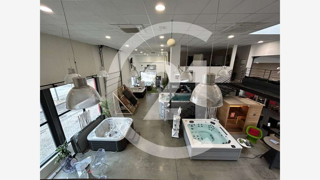 Cellule 440m² en ZC à Saint-Marcel-lès-Valence