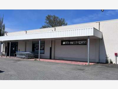 A louer local de 700m² en zc Saint Martin de Crau