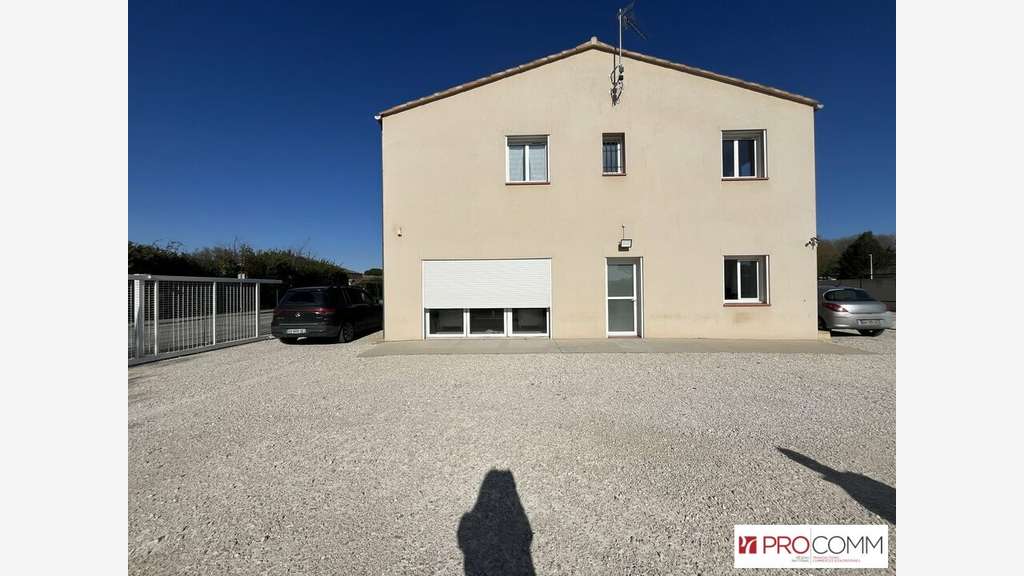 Local commercial 86m² à louer Saint-Martin-de-Crau