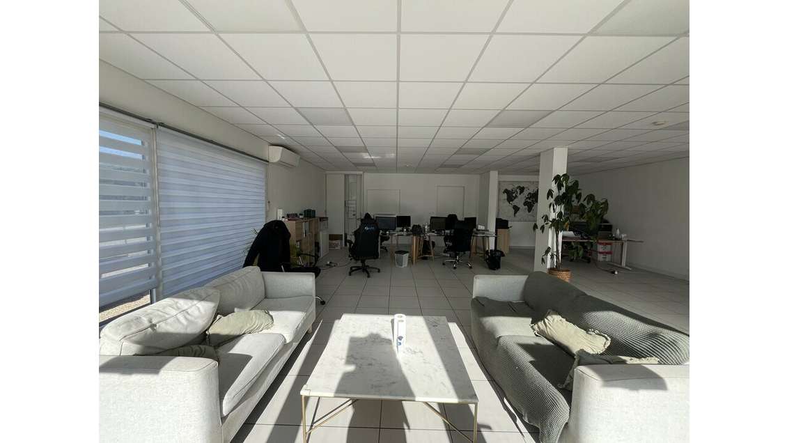 Local commercial 86m² à louer Saint-Martin-de-Crau