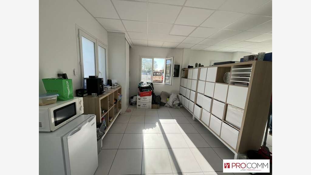 Local commercial 86m² à louer Saint-Martin-de-Crau