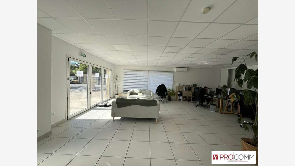 Local commercial 86m² à louer Saint-Martin-de-Crau