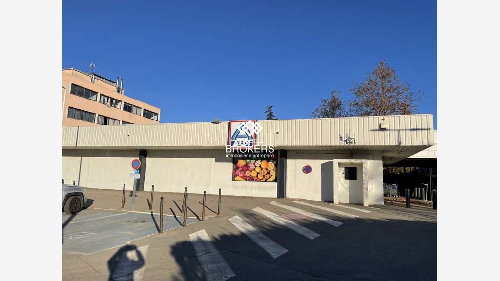A louer local commercial St Martin de Crau centre