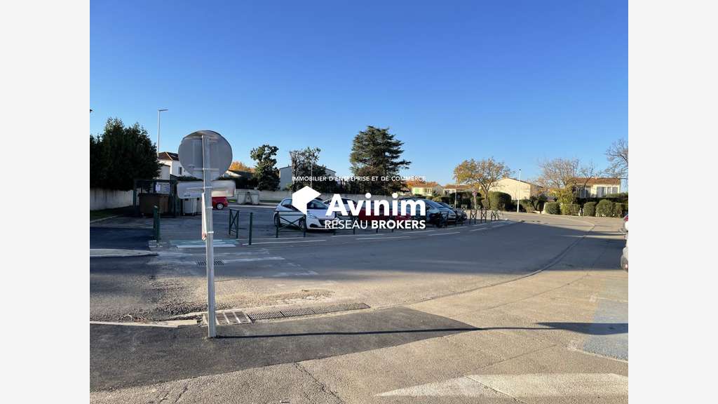 A louer local commercial St Martin de Crau centre