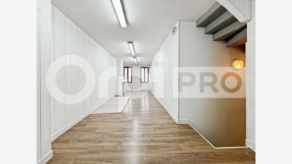 A louer local 60m² rue piétonne St-Martin-de-Ré