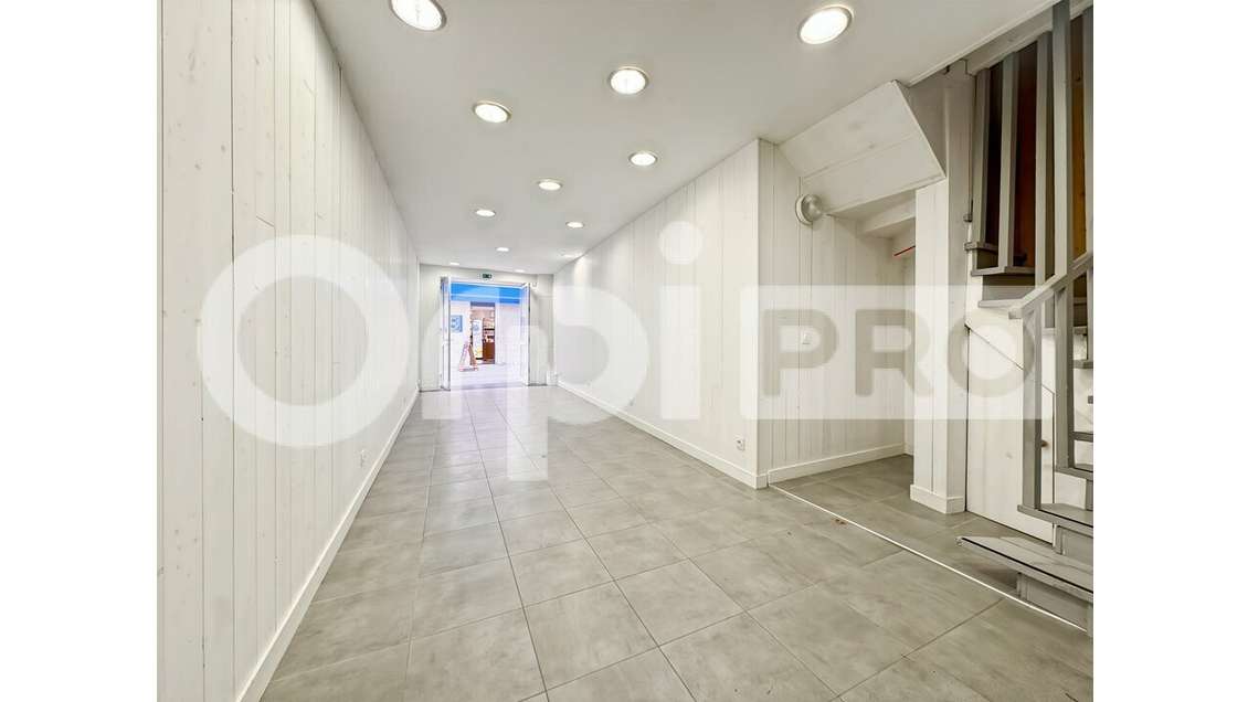 A louer local 60m² rue piétonne St-Martin-de-Ré