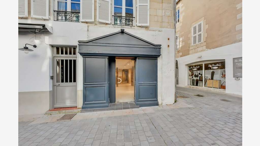 Local commercial 68 M2 rue piétonne, sur le Port