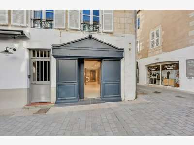 Local commercial 68 M2 rue piétonne, sur le Port