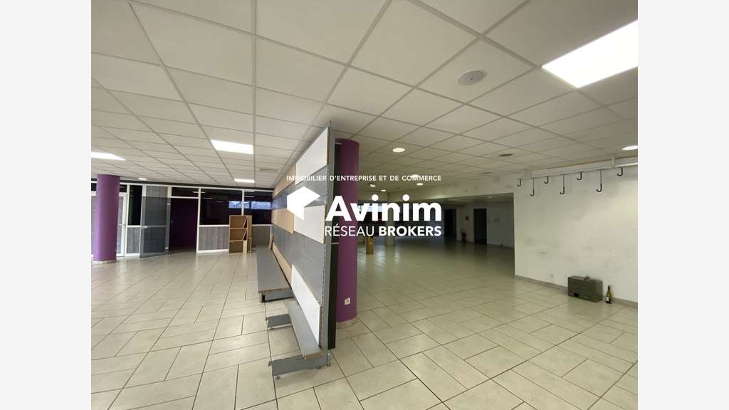 Loue local commercial 553.7m² St-Martin-le-Vinoux