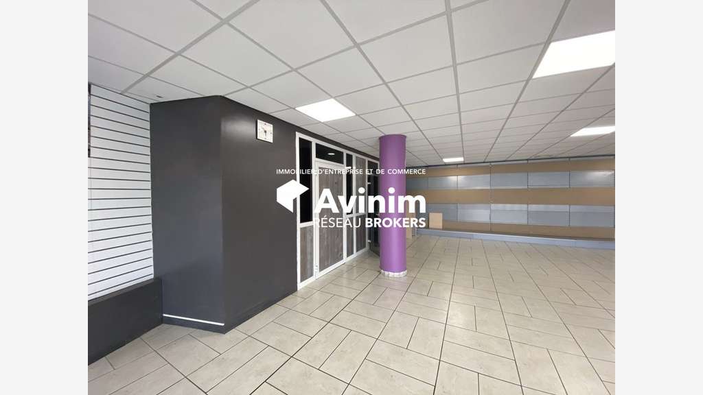 Loue local commercial 553.7m² St-Martin-le-Vinoux