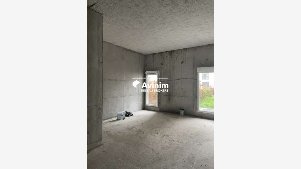 Local neuf 77m² RDC à louer à St-Maur-des-Fossés