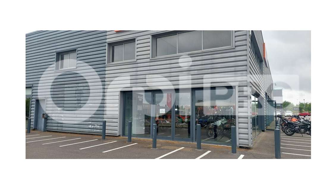Local commercial 235m² zone de Saint Maximin N°1