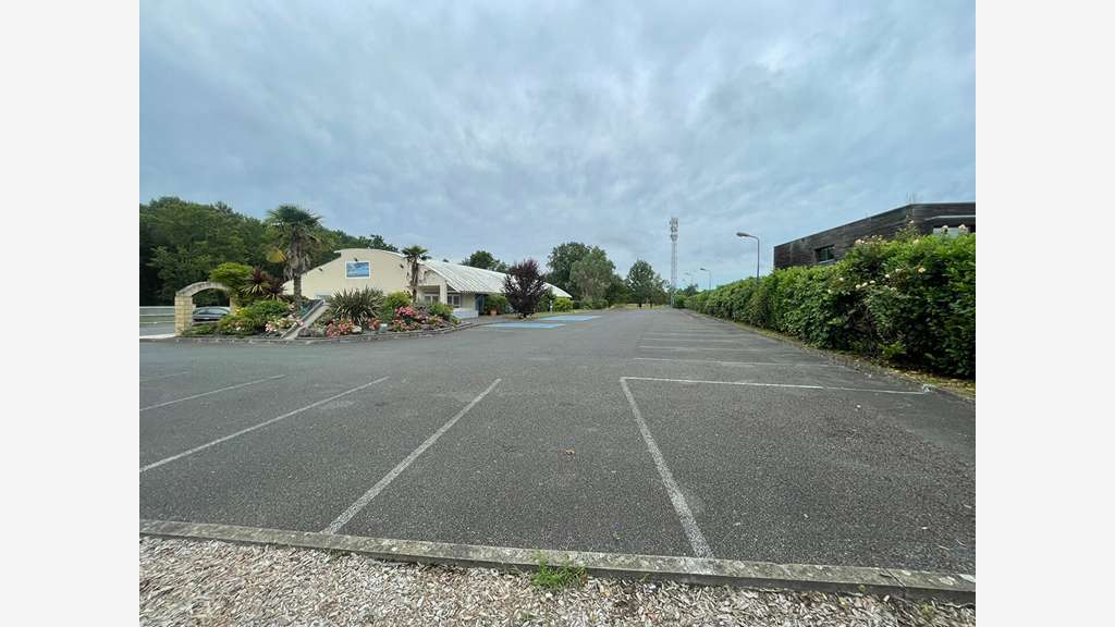 A louer ensemble immo polyvalent 800m² à Mérignac