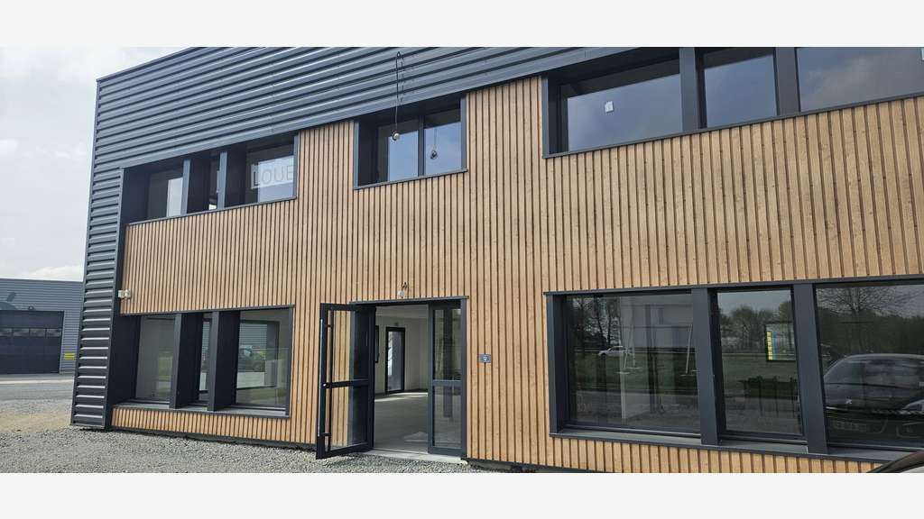 Local commercial neuf 300m² à Saint-Méen-le-Grand