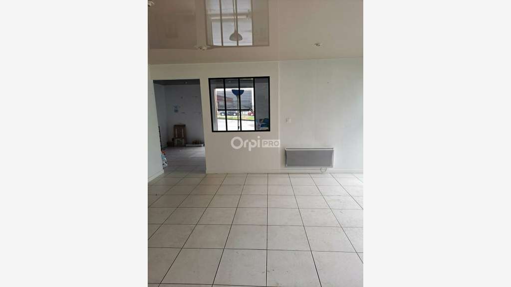 A louer local professionnel 141m² RDC Saint-Memmie