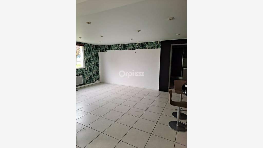A louer local professionnel 141m² RDC Saint-Memmie