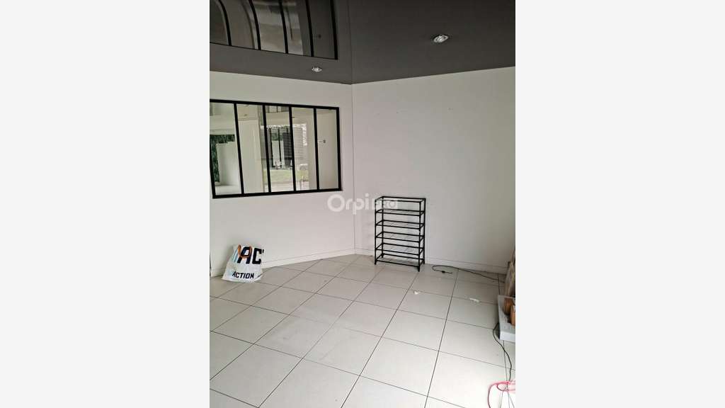 A louer local professionnel 141m² RDC Saint-Memmie
