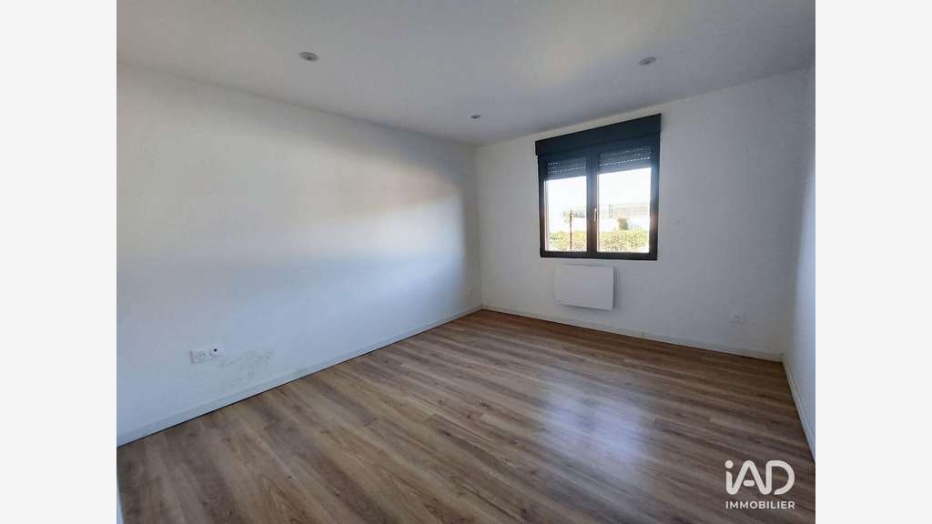 A louer local professionnel 490m² à Saint-Memmie