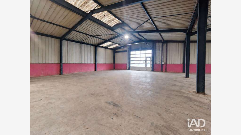 A louer local professionnel 490m² à Saint-Memmie