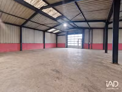 A louer local professionnel 490m² à Saint-Memmie