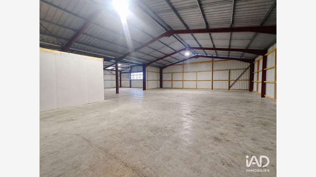 A louer local professionnel 490m² à Saint-Memmie