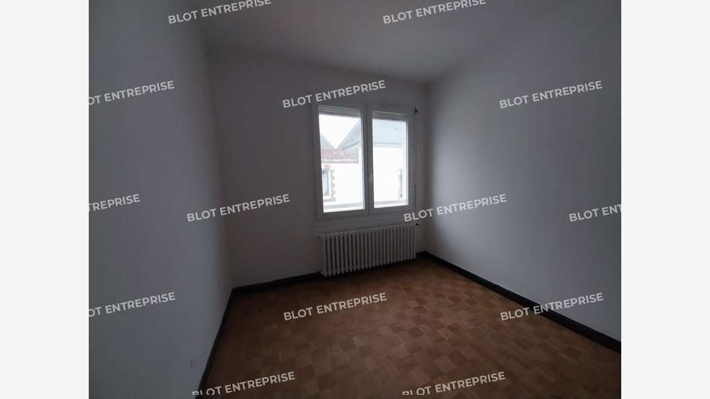 A louer locaux de 194m² à Saint Michel Chef Chef
