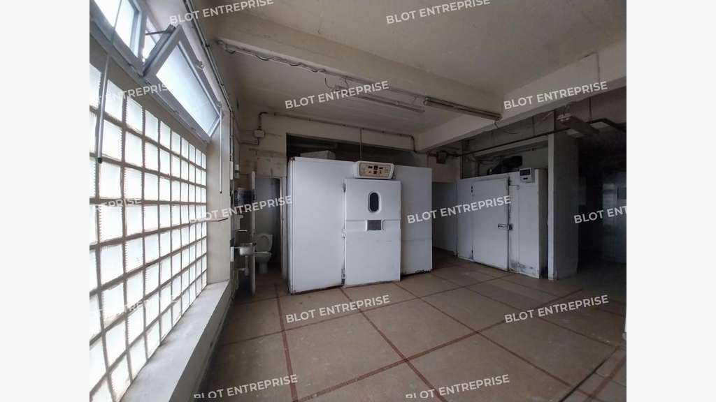 A louer locaux de 194m² à Saint Michel Chef Chef