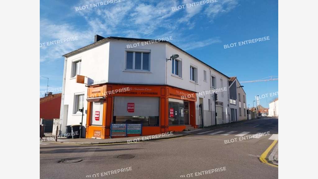 A louer locaux de 194m² à Saint Michel Chef Chef