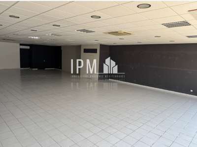 A louer local commerce 180m² ZAC des Etangs 13920