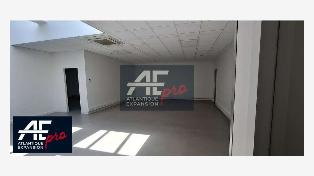 Local lumineux 251m² à louer à Saint Nazaire