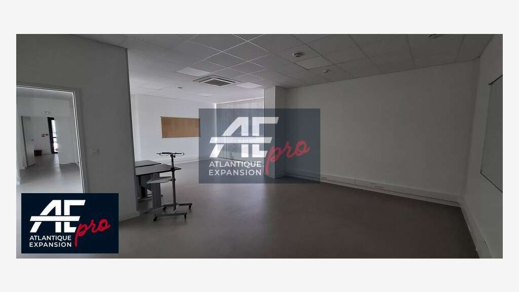 Local lumineux 251m² à louer à Saint Nazaire