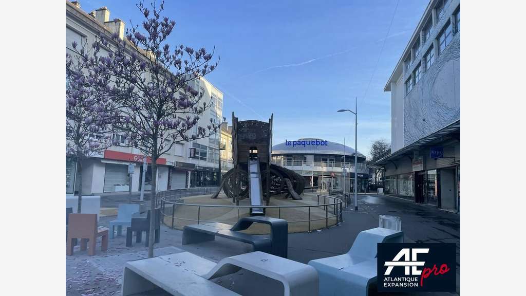 Local commercial 93m² à louer à Saint Nazaire
