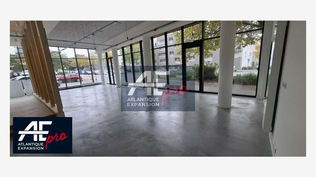Local commercial d'angle 144m² à louer St Nazaire
