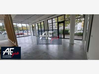 Local commercial d'angle 144m² à louer St Nazaire