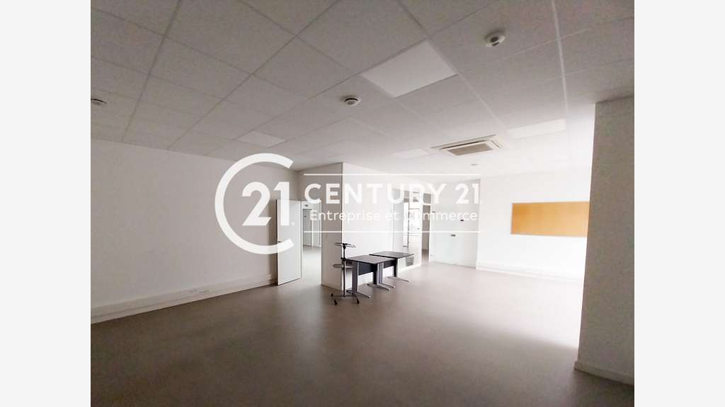 A louer local commercial de 251m² à Saint-Nazaire