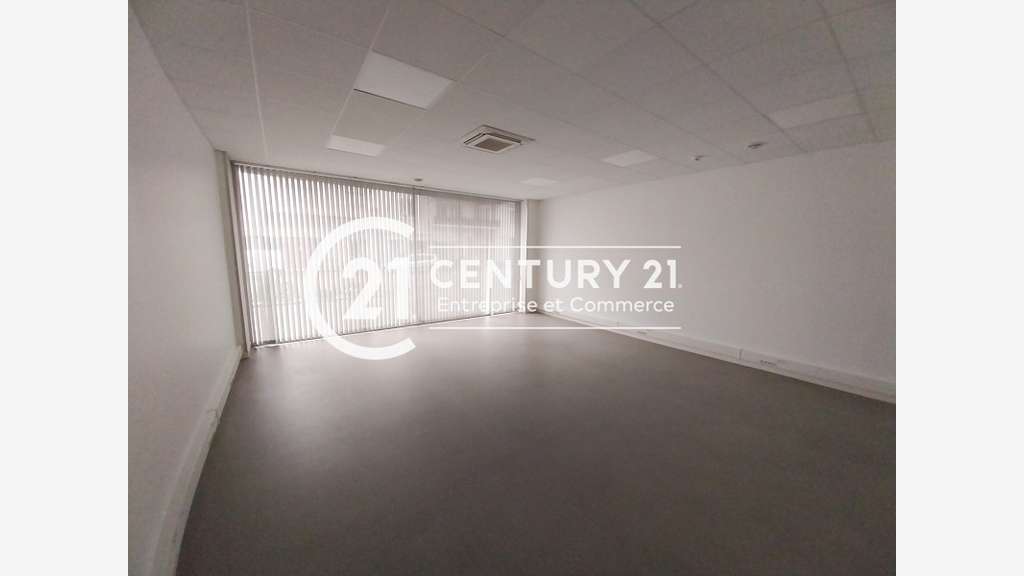 A louer local commercial de 251m² à Saint-Nazaire