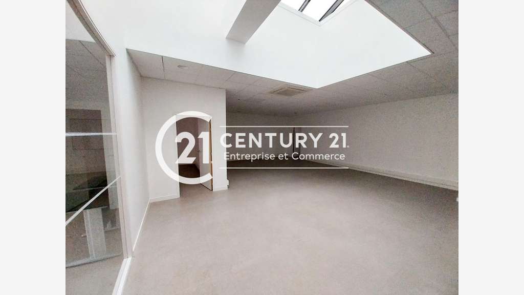 A louer local commercial de 251m² à Saint-Nazaire