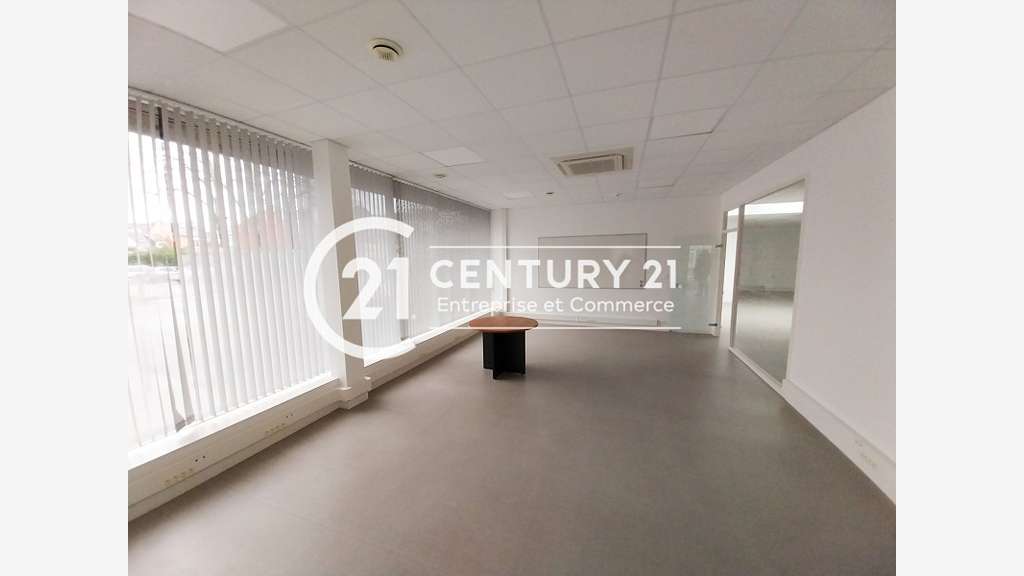 A louer local commercial de 251m² à Saint-Nazaire
