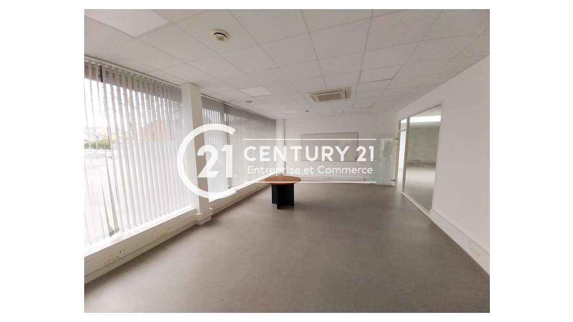 A louer local commercial de 251m² à Saint-Nazaire