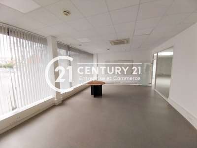 A louer local commercial de 251m² à Saint-Nazaire