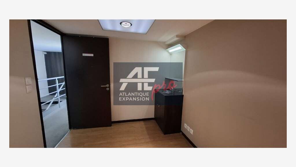Local commercial de 328m² à louer à Saint Nazaire
