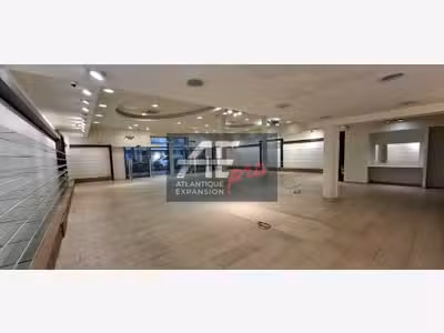 Local commercial de 328m² à louer à Saint Nazaire