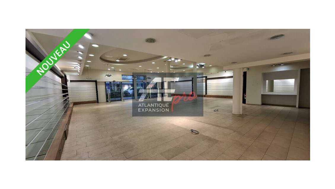 Local commercial de 328m² à louer à Saint Nazaire