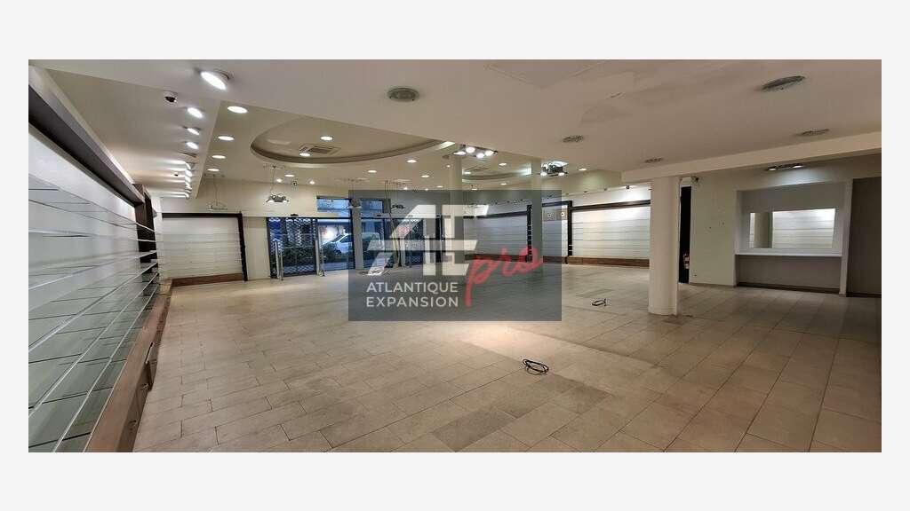 Local commercial de 328m² à louer à Saint Nazaire