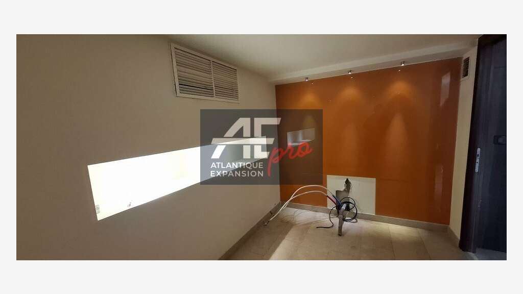 Local commercial de 328m² à louer à Saint Nazaire