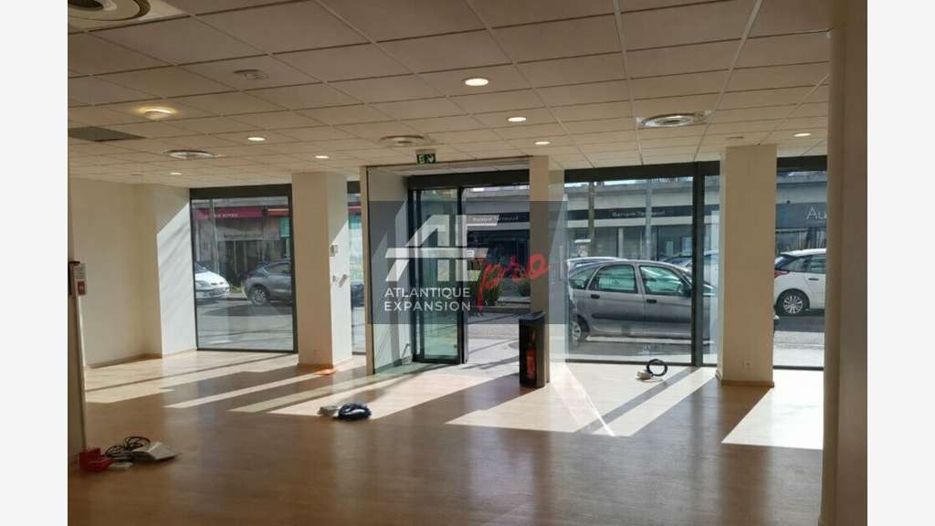 Loue bureaux local commercial 154m² Saint Nazaire