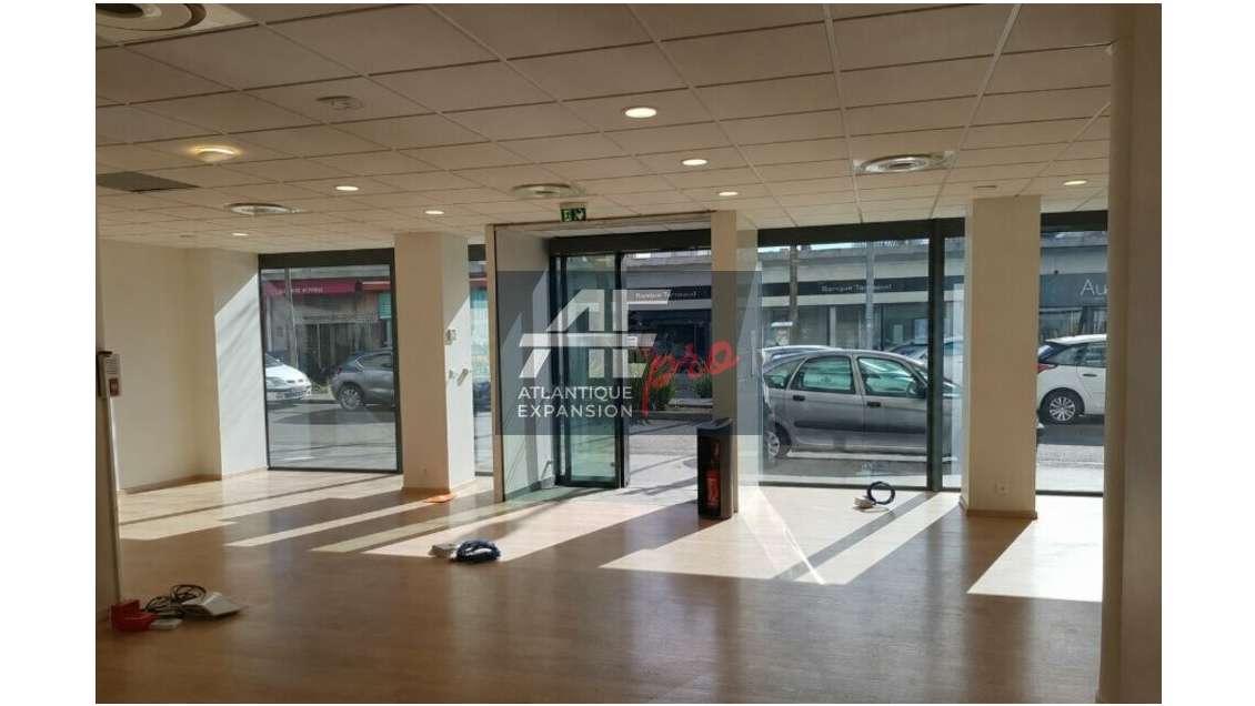 Loue bureaux local commercial 154m² Saint Nazaire
